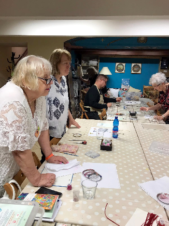 Smaltované prívesky 2025